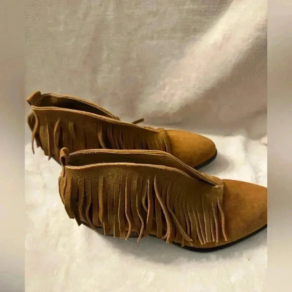 Maurice’s Gail slip on fringe ankle boots EUC Leather fringe. Women’s size 8